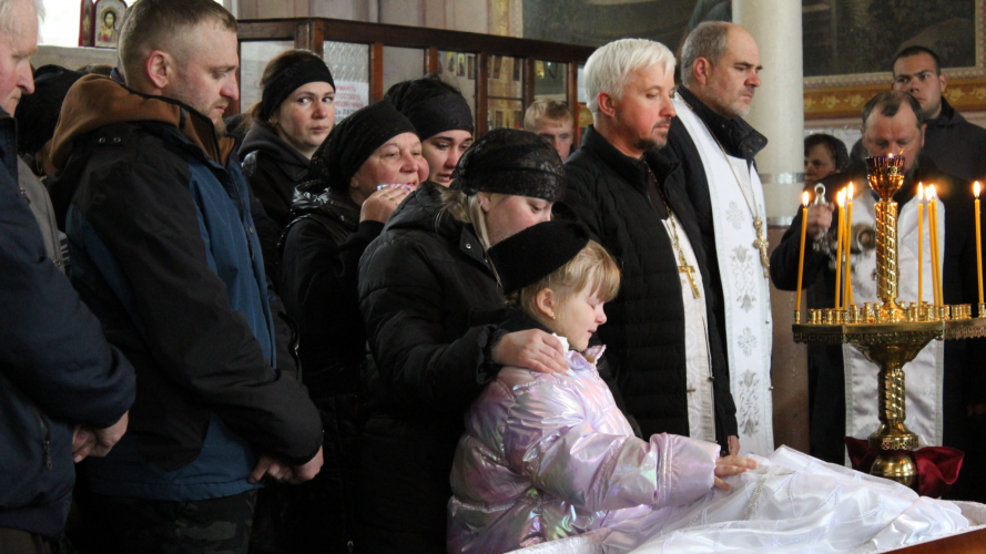 «Тепер тато захищатиме з небес»: волиняни попрощалася з 25-річним Антоном Хвостюком