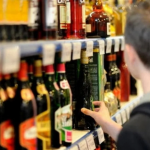 На Волині оштрафували власницю магазину за продаж пива підліткам