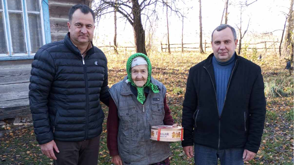 90 років мудрості: у громаді на Волині привітали довгожительку