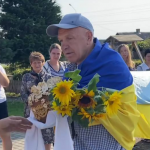 З короваєм, квітами та обіймами: на Волині зустріли воїна, звільненого з російського полону