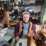 «Я мав померти ще у 2000-х»: історія чоботаря з Луцька, який уже 13 років ремонтує взуття