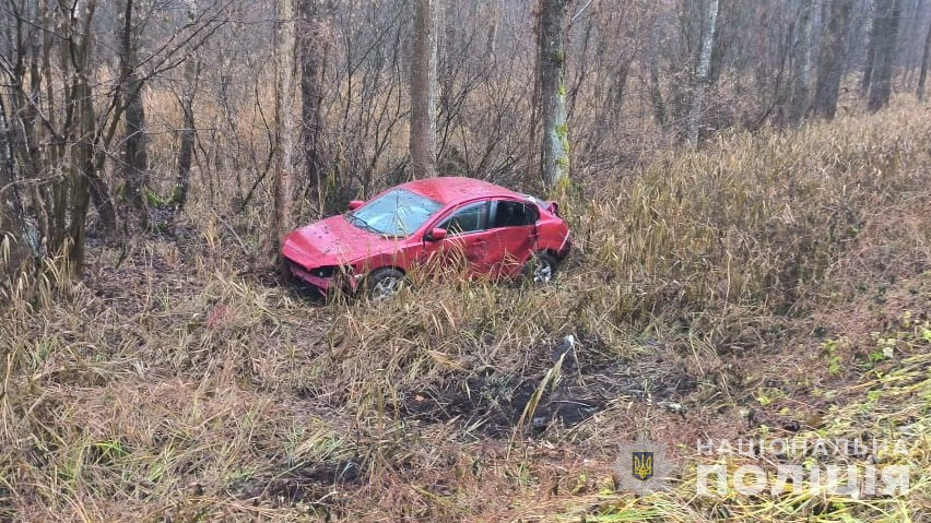 Авто злетіло у кювет: повідомили деталі аварії на Волині