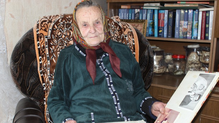 Виховала 3 дітей, 5 внуків та 9 правнуків: бабуся з Волині відзначила 85-річний ювілей