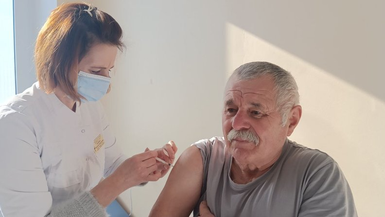 Медики на колесах: у селі на Волині провели вакцинацію та обстеження мешканців