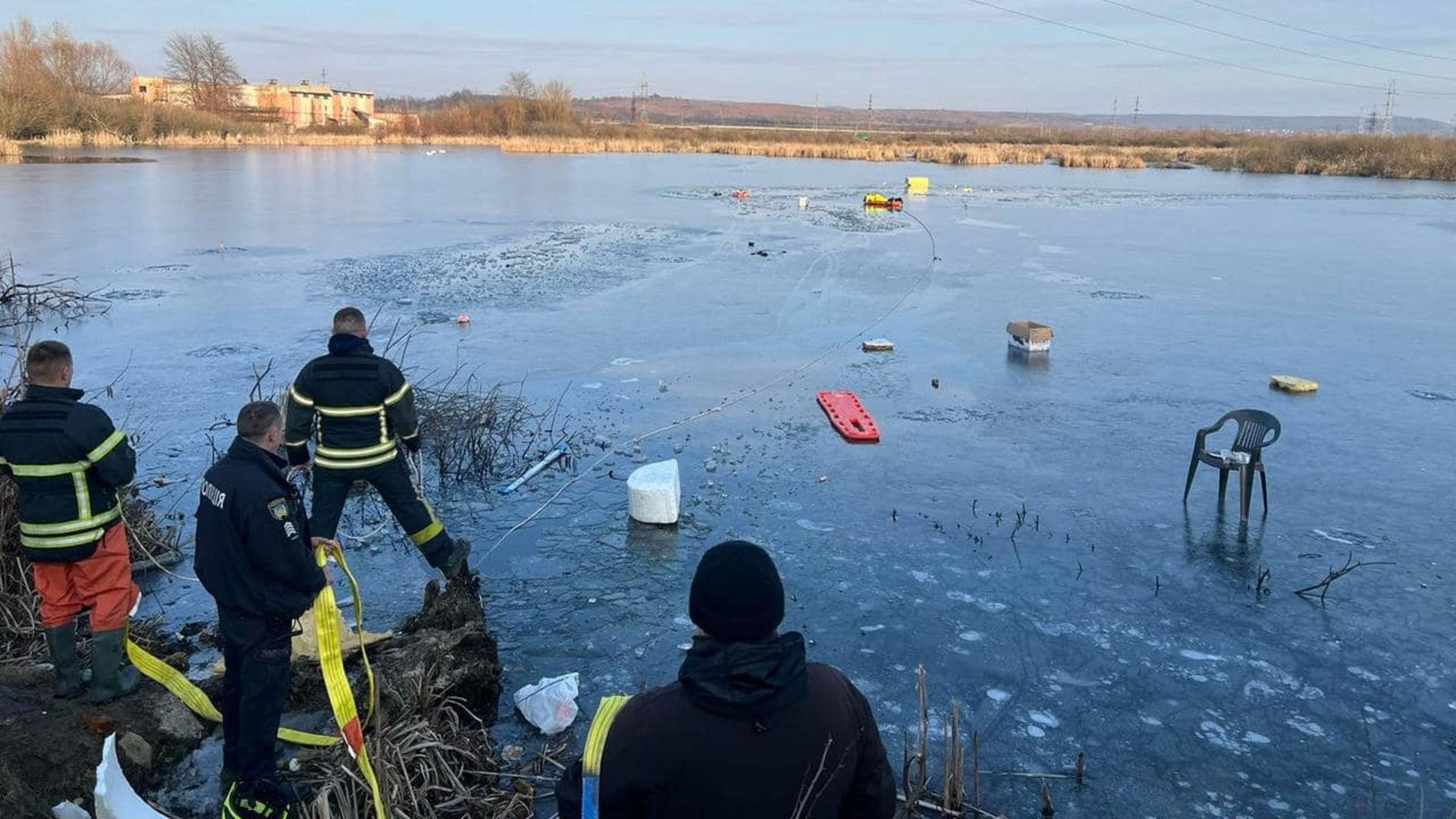 рибалки провалилися під кригу, Закарпаття