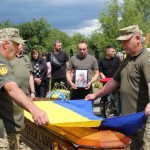 Незламний артилерист, нагороджений «Золотим хрестом»: на Волині попрощалися з Героєм Олегом Орлюком