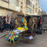 Мріяв про мирне життя, але віддав його за всіх нас: біля Луцька попрощались з Героєм Андрієм Литвинчуком