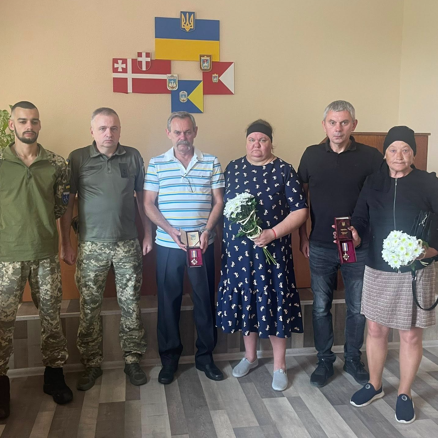 Відзнаки Героям: у громаді на Волині рідні загиблих воїнів отримали ордени «За мужність»