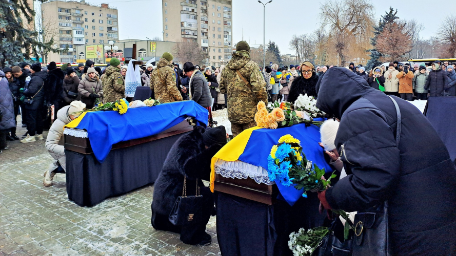 Воювали пліч-о-пліч і понад 2 роки вважалися зниклими безвісти: на Волині поховали двох Героїв - Миколу Сича та Андрія Вдовиченка