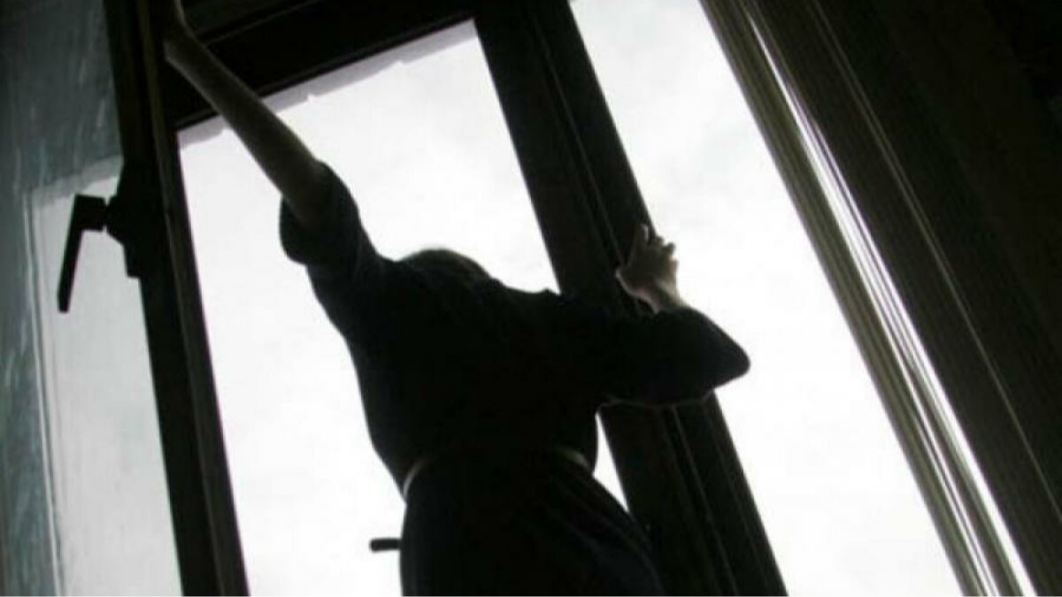 самогубство, Київ, дівчина скоїла самогубство