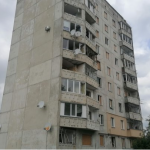 «Якась Чорнобильська зона»: як «живе» будинок на Озерецькій у Луцьку через рік після обстрілу