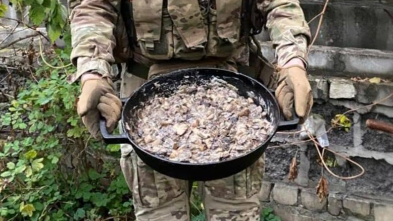 Майстер-шеф на передовій: як волинські прикордонники готують у польових умовах
