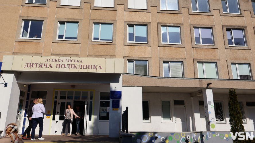 Сучасний простір для юних пацієнтів: у Луцькій дитячій поліклініці відкрили новий зал реабілітації
