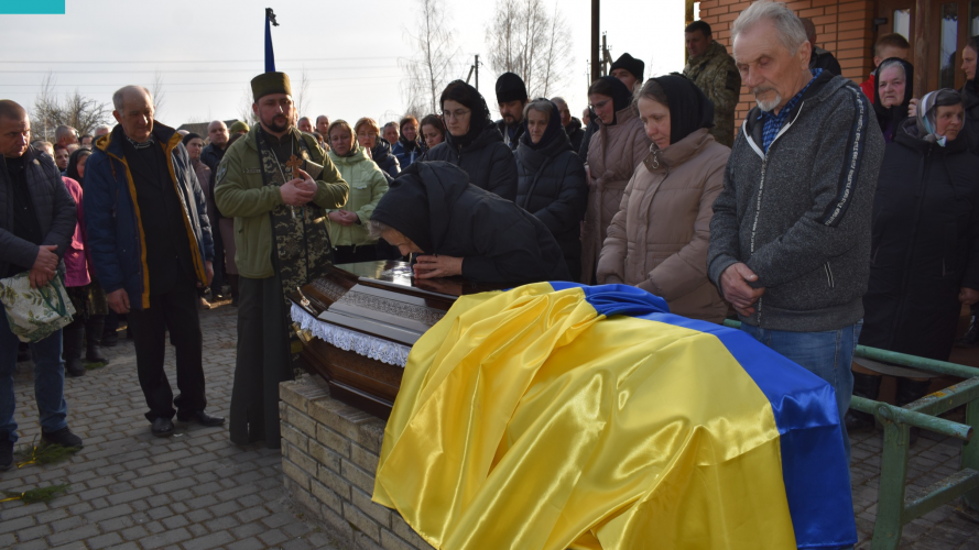 Востаннє додому повернувся через рік після загибелі: на Волині попрощалися із прикордонником Андрієм Мартинюком