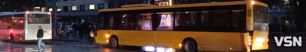 У центрі Луцька - ДТП: не розминулися два пасажирські автобуси