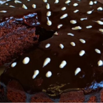 Рецепт дуже смачного і вологого пирога без молока, яєць і масла