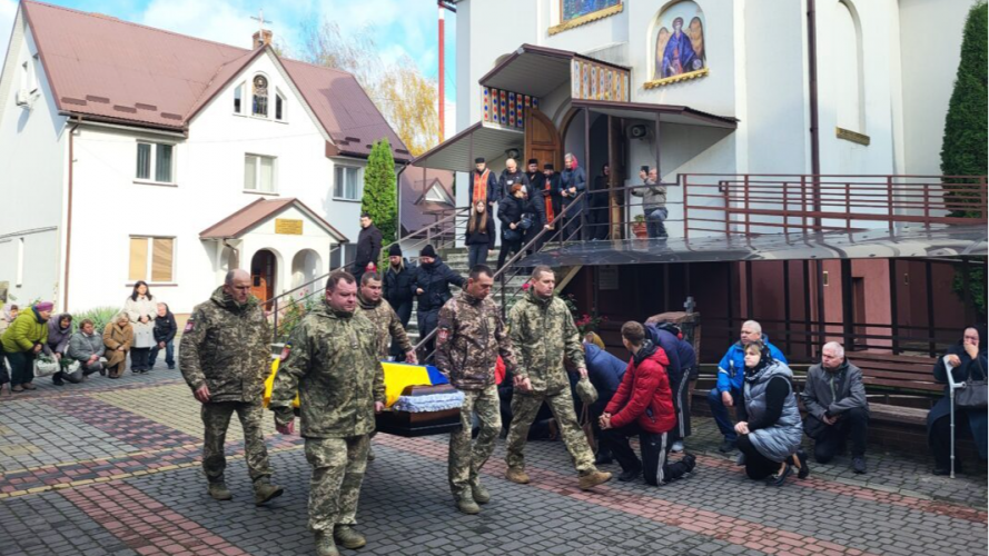 Загинув, рятуючи побратима: на Волині поховали сапера Віктора Савчука, який загинув на Курщині