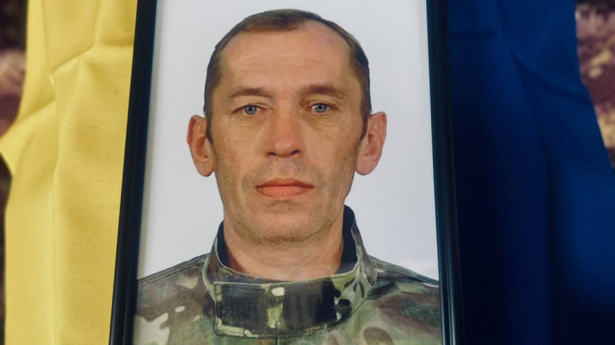Повернувся додому «на щиті»: у громаді на Волині попрощалися із Героєм Богданом Лехушем