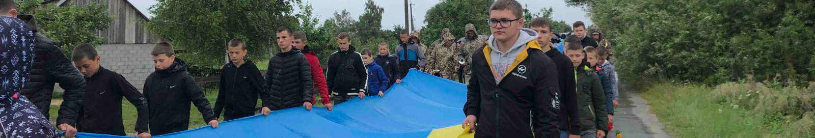 Загинув у бою на Донеччині: на Волині попрощалися з Героєм Віктором Копетюком