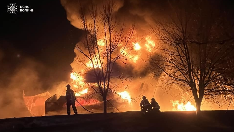 З'явилися фото з наслідками нічної російської атаки у Луцьку та Ковелі