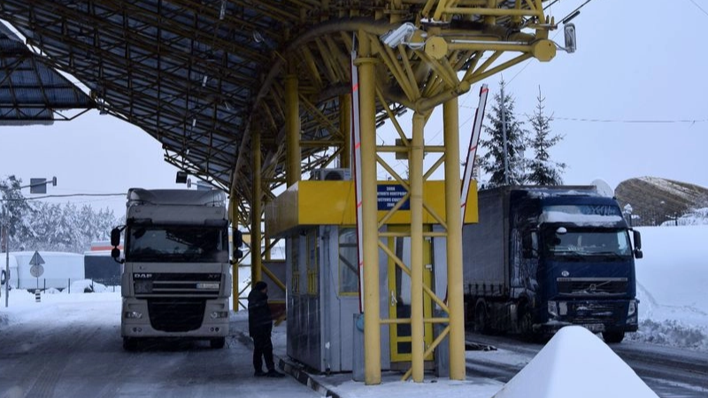 Понад місяць: у Польщі оцінили час очікування вантажівок на кордоні навпроти волинського пункту пропуску