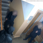 Реанімували близько години, та це не допомогло: у Луцьку в під'їзді помер чоловік