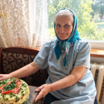 Близько 40 років навчала дітей любити рідну мову: на Волині привітали освітянку, син та онук якої захищають Україну