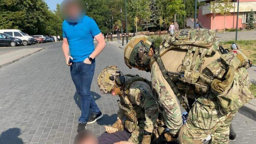 У Луцьку чоловік обстріляв військових біля міського ТЦК: як його покарали