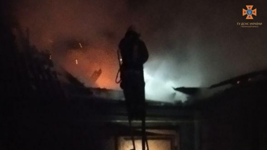 Через коротке замикання холодильника на Волині горів будинок