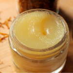 Замість аптечних антибіотиків: волинський пасічник розповів, як  приготувати мазь із прополісу