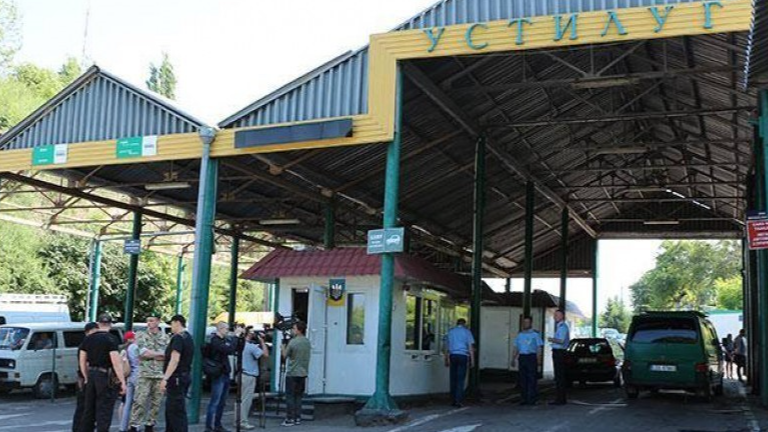 На Волині 66-річна українка хотіла виїхати з країни з паспортом США: чим закінчилася спроба