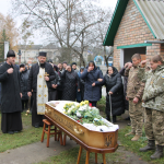 Ще одна мати пов’язала чорну хустину: на Волині попрощалися із 41-річним Героєм Володимиром Радчуком