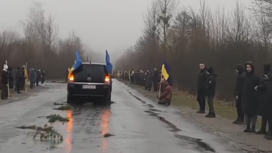 Назавжди 18-річний: на Волині сотні людей вийшли зустріти Героя «на щиті» Сергія Капітулу