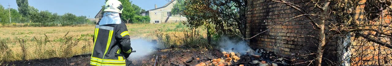 У селі на Волині вогонь із однієї хати перекинувся на сусідню: пожежу гасили понад дві години