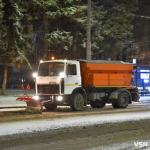 Снігопад у Луцьку: дороги посипають, техніку посилили, працюють пункти незламності
