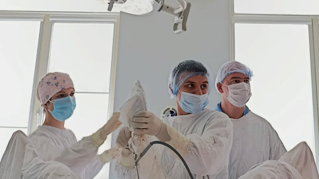 На Волині провели складну операцію і врятували 88-річного пацієнта від сечокам'яної хвороби