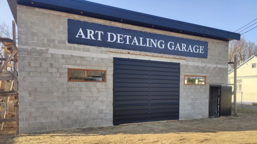 У Луцьку продають приміщення під автобізнес за 3 мільйони