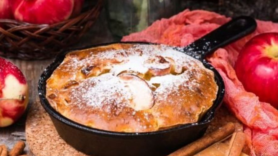 Шарлотка без духовки: пишний яблучний пиріг на сковороді