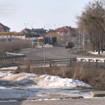 Люди перебігають дорогу просто між фурами: мешканці села біля Луцька просять автобус та перехід