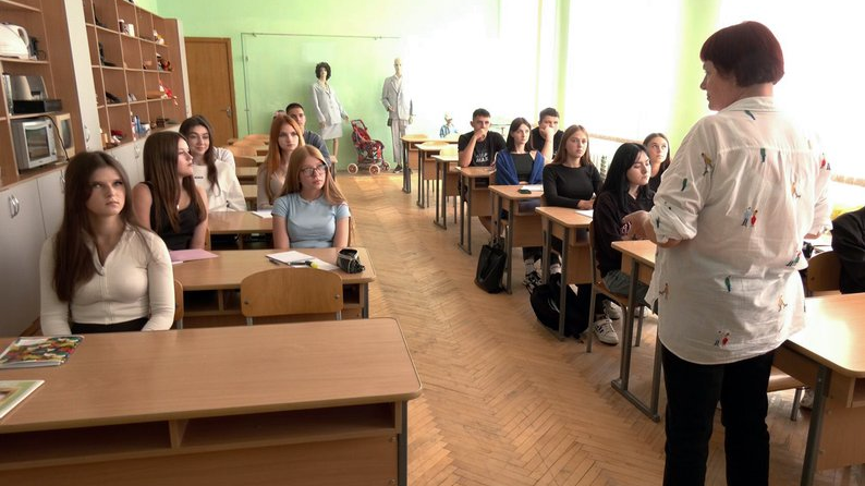 На місяць раніше: у Луцьку один з коледжів розпочав новий навчальний рік