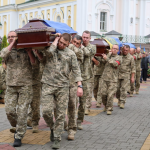 Траурний день у Луцьку: громада попрощалася з трьома захисниками України