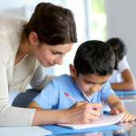 У школах Луцької громади немає асистентів дитини: хто допомагає учням з особливими освітніми потребами