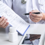 Українцям дадуть по 2 тисячі гривень на медичний чекап: хто зможе отримати виплату та що увійде в обстеження