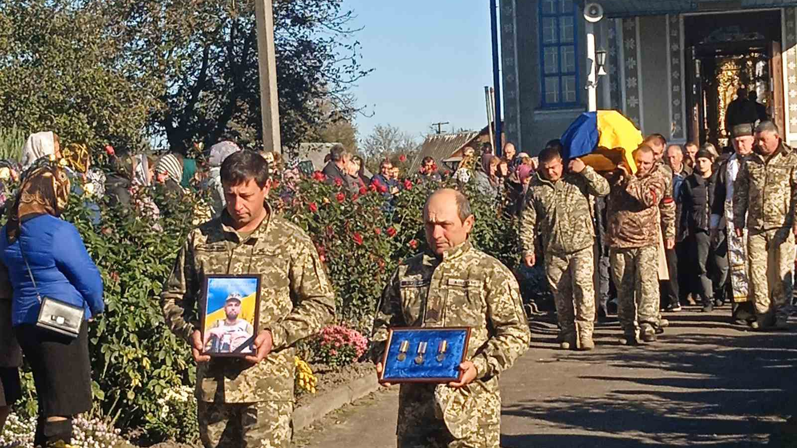 Востаннє додому «на щиті»: на Волині попрощалися із захисником України Миколою Лотоцьким