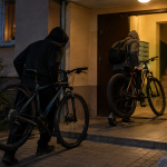 На Волині двоє чоловіків викрали  велосипеди з під'їзду та продали їх