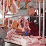 Чому дорожчає сало на Волині і що про це кажуть покупці і продавці