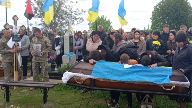 «Мужньо захищав від ворога свою країну»: на Волині в останню дорогу провели військовослужбовця Миколу Марчука