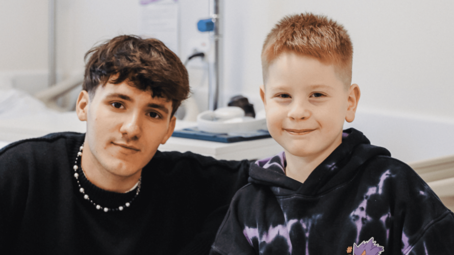 Відомий співак з Волині здійснив мрію хлопчика, який втратив ногу через ворожий обстріл