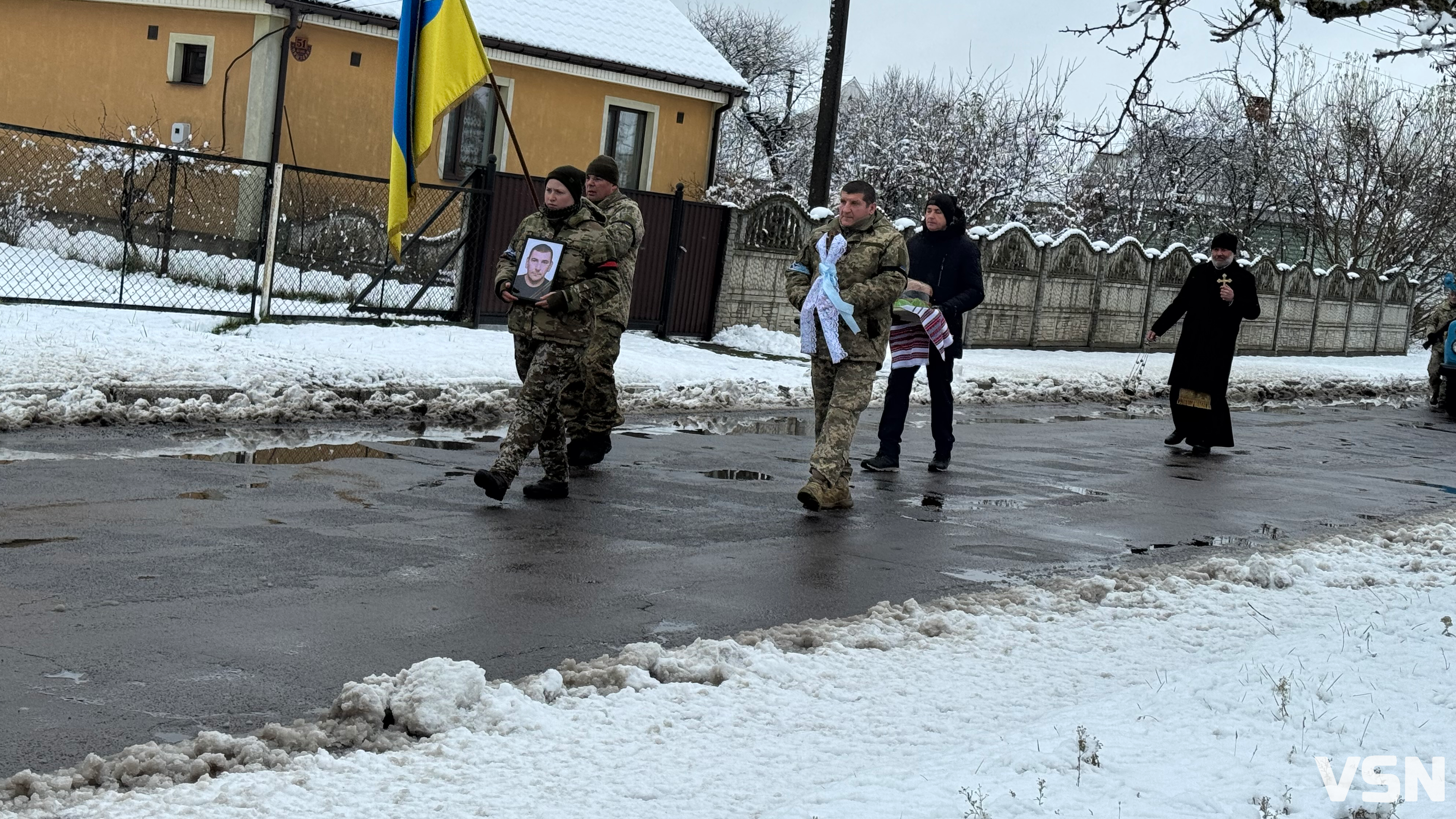 На Волині попрощалися з Героєм Романом Шишелою