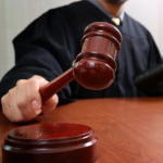 На Волині військовослужбовець протягнув поліцейського на капоті свого авто: як покарали водія